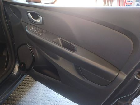 2017-Renault-Clio-IV-900T-Authentique-5-dr-66kW_8