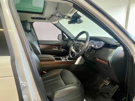 2023-Land-Rover-Range-Rover-44-HSE_10