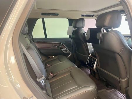 2023-Land-Rover-Range-Rover-44-HSE_11