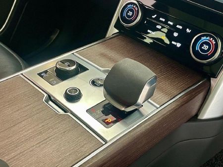 2023-Land-Rover-Range-Rover-44-HSE_8