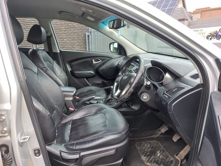 2011-Hyundai-ix35-20-GLS-Executive_10