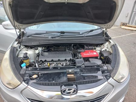 2011-Hyundai-ix35-20-GLS-Executive_14