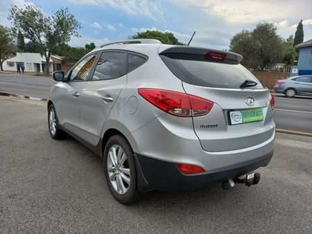 2011-Hyundai-ix35-20-GLS-Executive_4