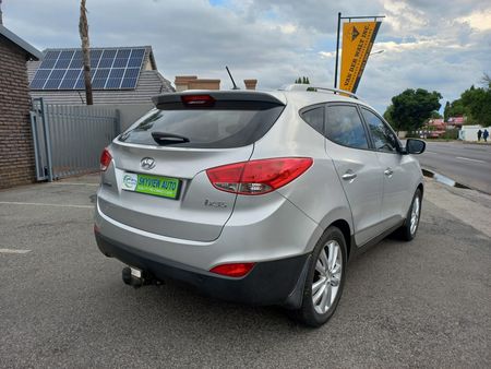 2011-Hyundai-ix35-20-GLS-Executive_5