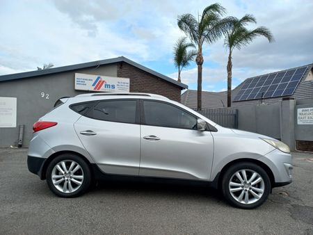 2011-Hyundai-ix35-20-GLS-Executive_6