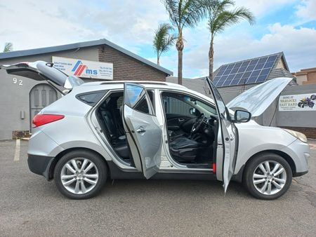2011-Hyundai-ix35-20-GLS-Executive_8