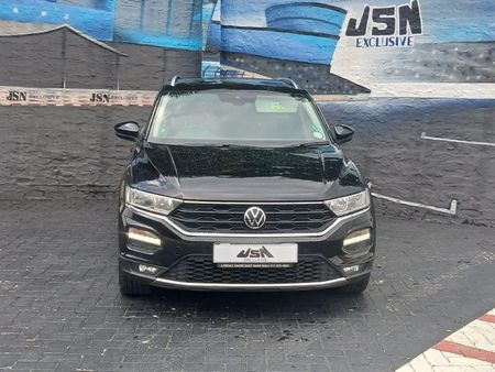2021-Volkswagen-T-Roc-20-TSI-Design-4Motion-Auto_1