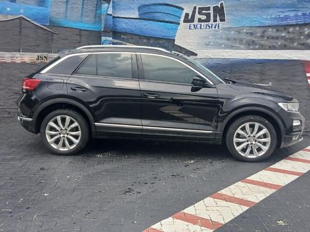 2021-Volkswagen-T-Roc-20-TSI-Design-4Motion-Auto_3