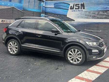 2021-Volkswagen-T-Roc-20-TSI-Design-4Motion-Auto_4