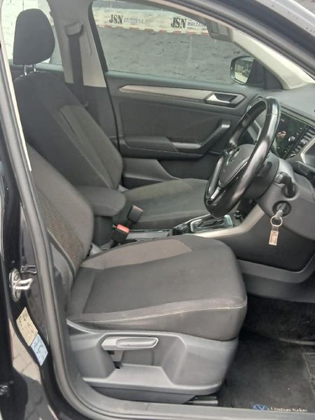 2021-Volkswagen-T-Roc-20-TSI-Design-4Motion-Auto_6