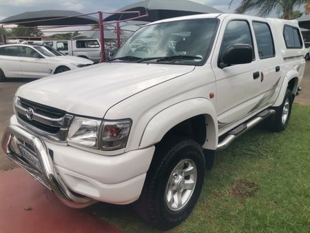 2004-Toyota-Hilux-LEGEND-35-DC-2700-PETROL-BAKKIE_0