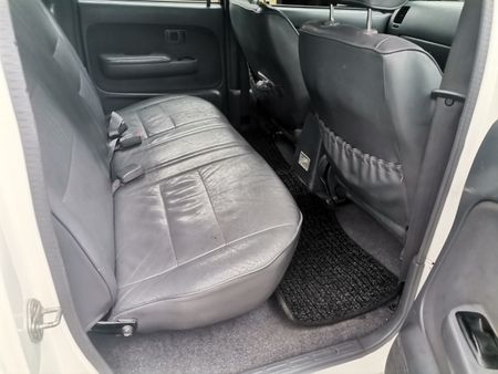 2004-Toyota-Hilux-LEGEND-35-DC-2700-PETROL-BAKKIE_11