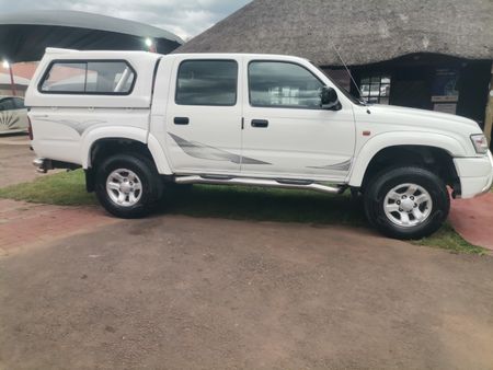 2004-Toyota-Hilux-LEGEND-35-DC-2700-PETROL-BAKKIE_3