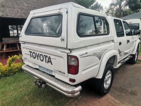 2004-Toyota-Hilux-LEGEND-35-DC-2700-PETROL-BAKKIE_4