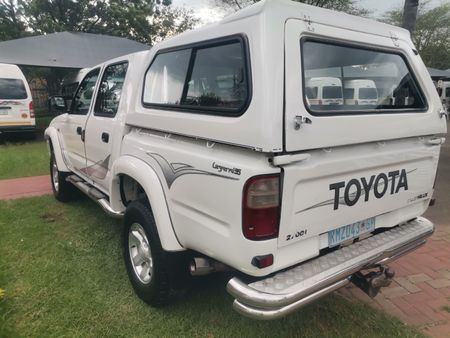 2004-Toyota-Hilux-LEGEND-35-DC-2700-PETROL-BAKKIE_6