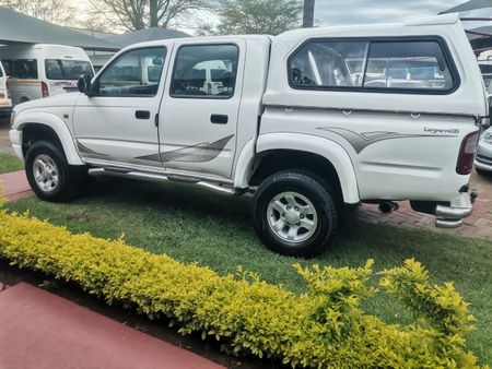 2004-Toyota-Hilux-LEGEND-35-DC-2700-PETROL-BAKKIE_7