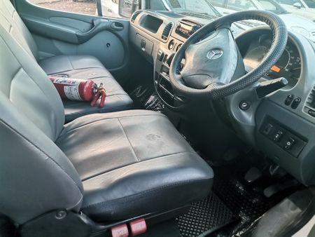 2005-Mercedes-Benz-Sprinter-416-CDI-22-Seater-Diesel_9