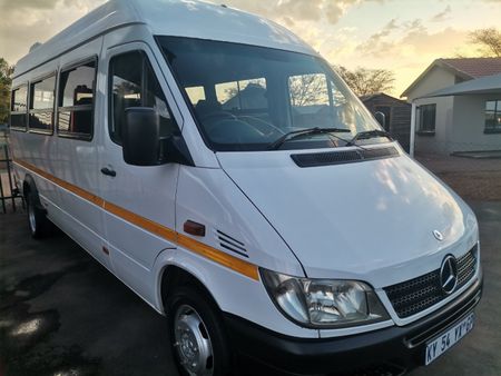 2005-Mercedes-Benz-Sprinter-416-CDI-22-Seater-Diesel_2