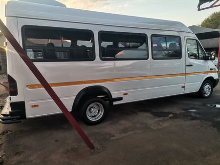 2005-Mercedes-Benz-Sprinter-416-CDI-22-Seater-Diesel_3