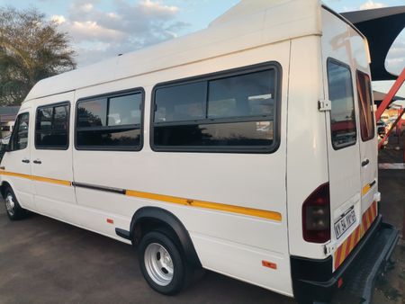2005-Mercedes-Benz-Sprinter-416-CDI-22-Seater-Diesel_4