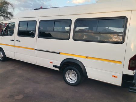 2005-Mercedes-Benz-Sprinter-416-CDI-22-Seater-Diesel_5