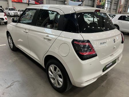 2025-Suzuki-Swift-12-GL-Auto_4