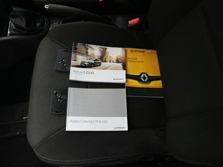 2019-Renault-Clio-IV-900T-Authentique-5-dr-66kW_12