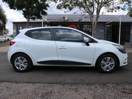 2019-Renault-Clio-IV-900T-Authentique-5-dr-66kW_1