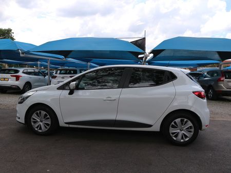 2019-Renault-Clio-IV-900T-Authentique-5-dr-66kW_5