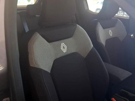 2025-Renault-Duster-12T-Zen-4x4-Mhev_9