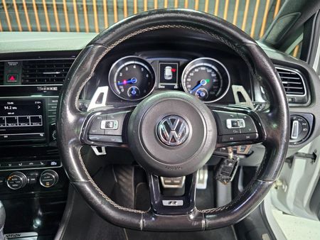 2016-Volkswagen-Golf-VII-20-TSI-R-Auto_10