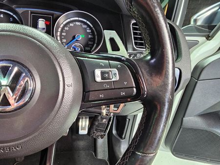 2016-Volkswagen-Golf-VII-20-TSI-R-Auto_15