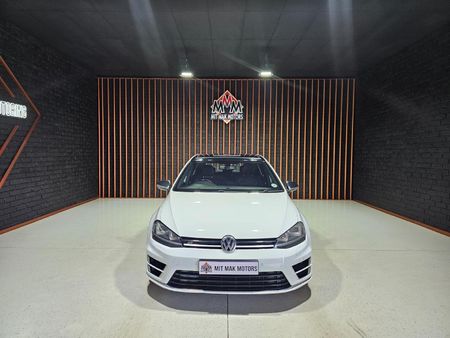 2016-Volkswagen-Golf-VII-20-TSI-R-Auto_1