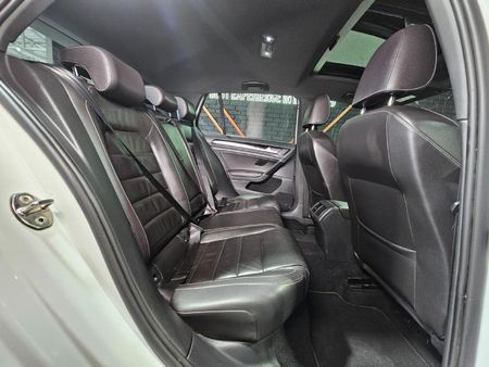 2016-Volkswagen-Golf-VII-20-TSI-R-Auto_19
