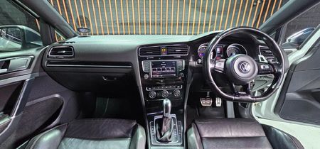 2016-Volkswagen-Golf-VII-20-TSI-R-Auto_20