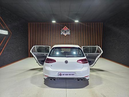 2016-Volkswagen-Golf-VII-20-TSI-R-Auto_22