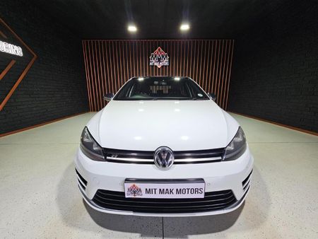 2016-Volkswagen-Golf-VII-20-TSI-R-Auto_4