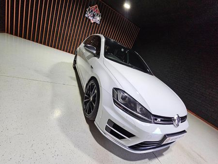 2016-Volkswagen-Golf-VII-20-TSI-R-Auto_5