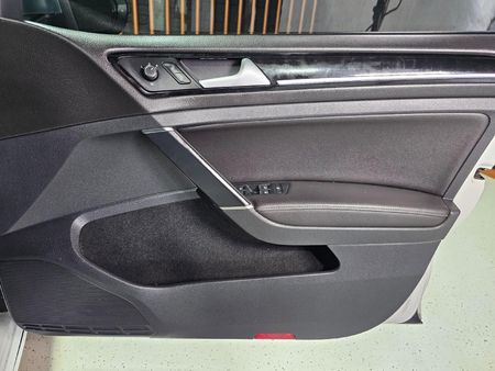 2016-Volkswagen-Golf-VII-20-TSI-R-Auto_6