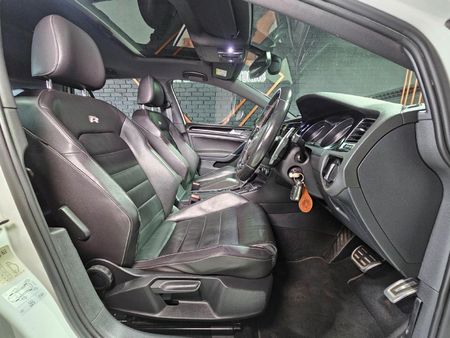 2016-Volkswagen-Golf-VII-20-TSI-R-Auto_8