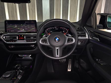 2023-BMW-X4-M40i_9