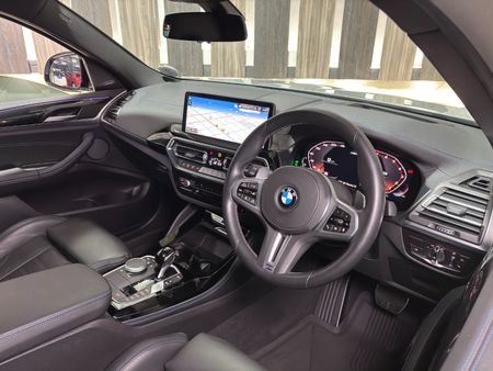 2023-BMW-X4-M40i_10