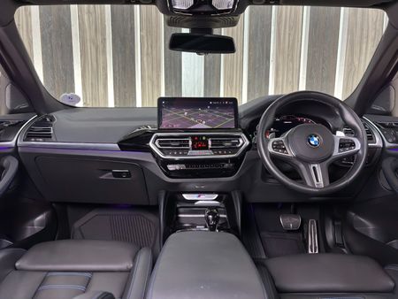 2023-BMW-X4-M40i_11