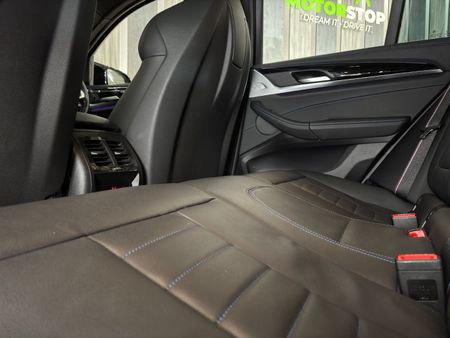 2023-BMW-X4-M40i_22