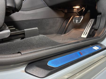 2023-BMW-X4-M40i_23