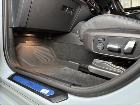 2023-BMW-X4-M40i_27
