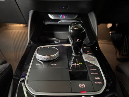 2023-BMW-X4-M40i_30