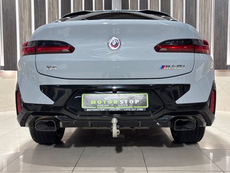 2023-BMW-X4-M40i_35