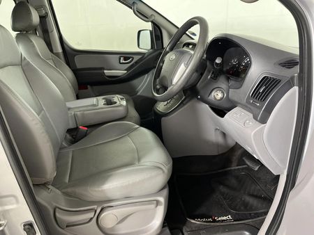 2014-Hyundai-H-1-25-CRDi-VGT-Wagon-Auto_9