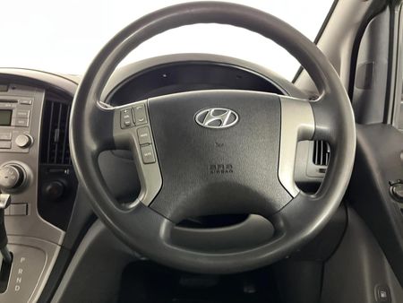 2014-Hyundai-H-1-25-CRDi-VGT-Wagon-Auto_12
